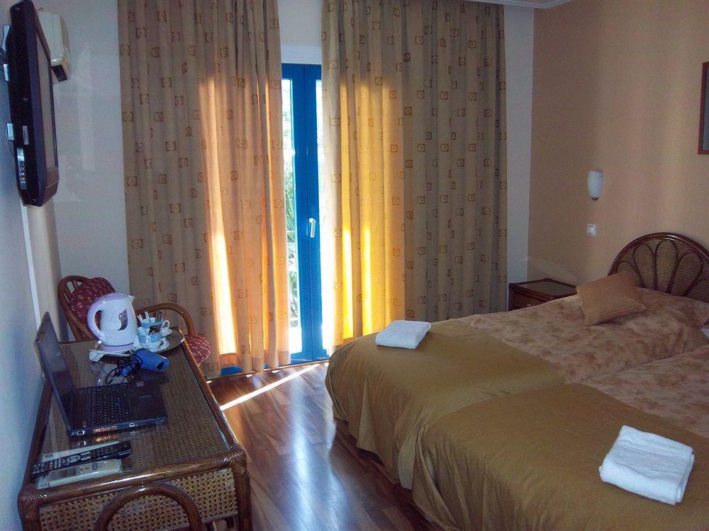 Plaza Hotel Атина Екстериор снимка