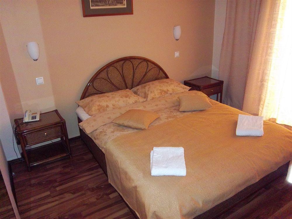 Plaza Hotel Атина Екстериор снимка